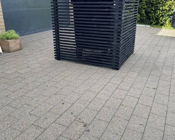 Skraldespandsskjuler til affaldscontainer i sort